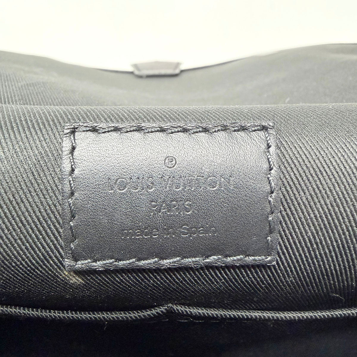Louis Vuitton Messenger Bag