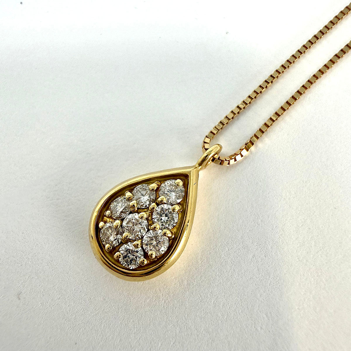 18K Gold Necklace with Diamond Pendant