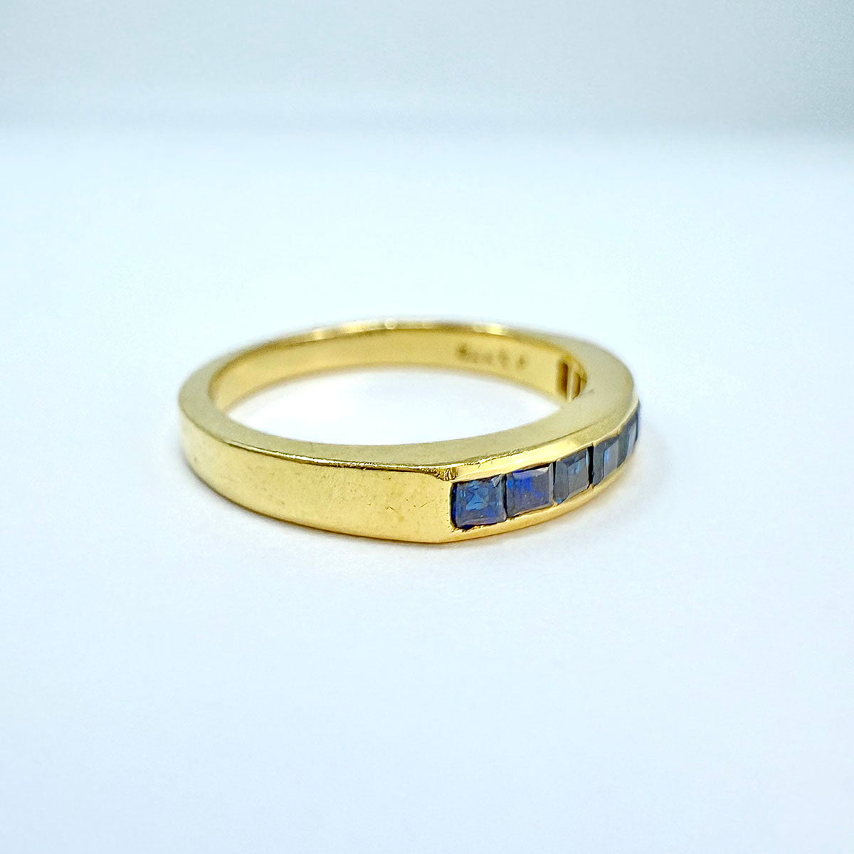 18K Gold Ring with 9 Sapphires
