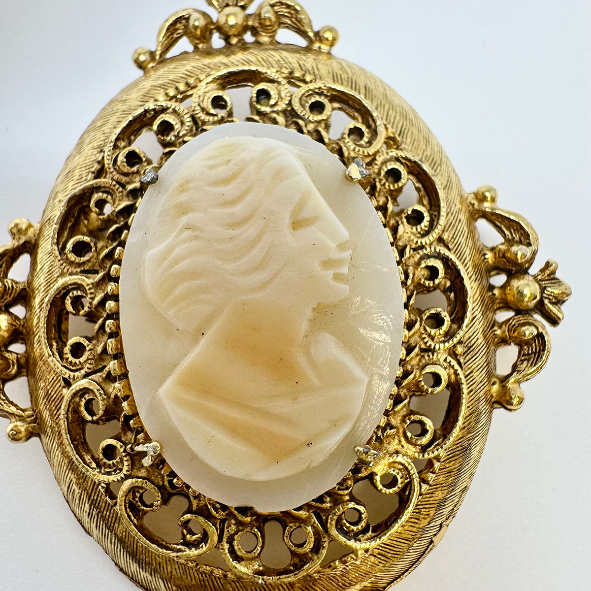 Florenza Signed Gold-tone Filigree Shell Cameo Pin
