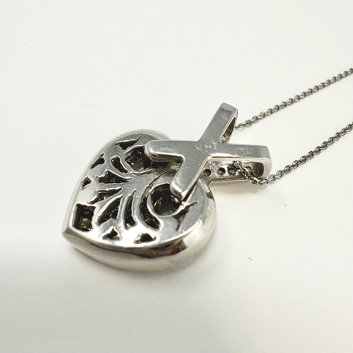 18K White Gold Necklace with Diamond Heart Pendant