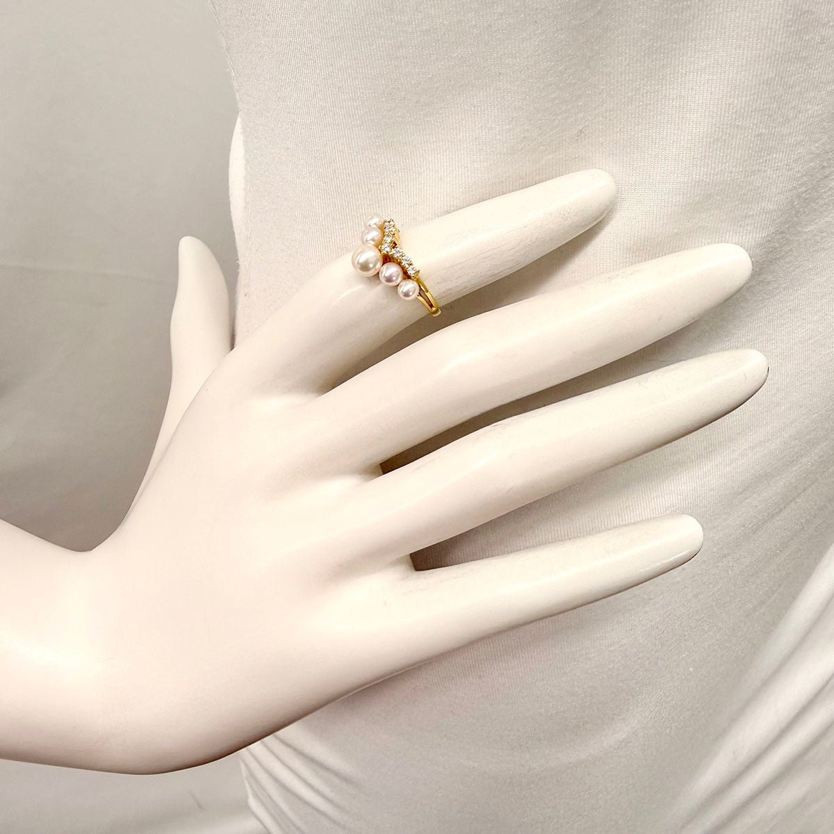 18K Gold Ring with Diamond and Pearl