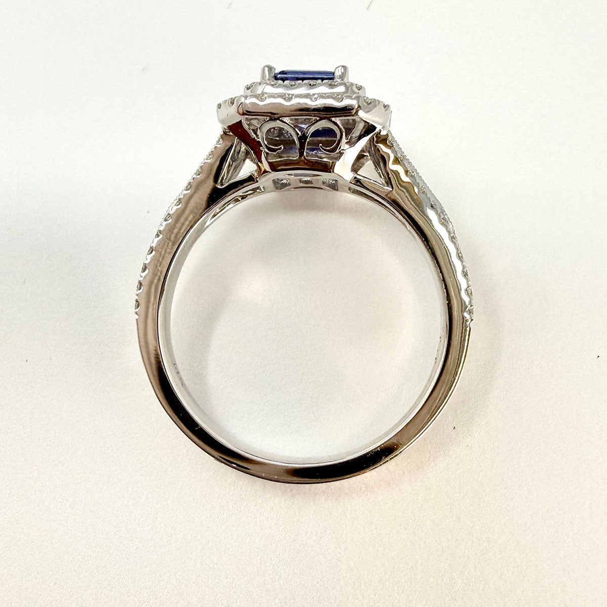 14K White Gold Ring with Tanzanite and Diamonds