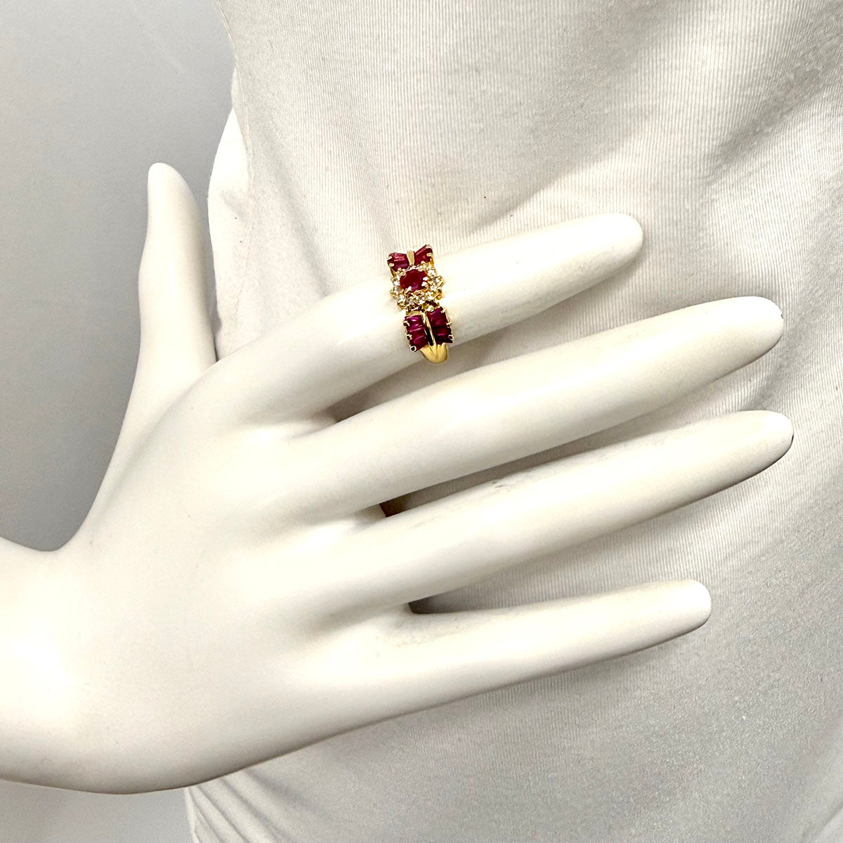 18K Gold Ring with Rubies and Diamonds
