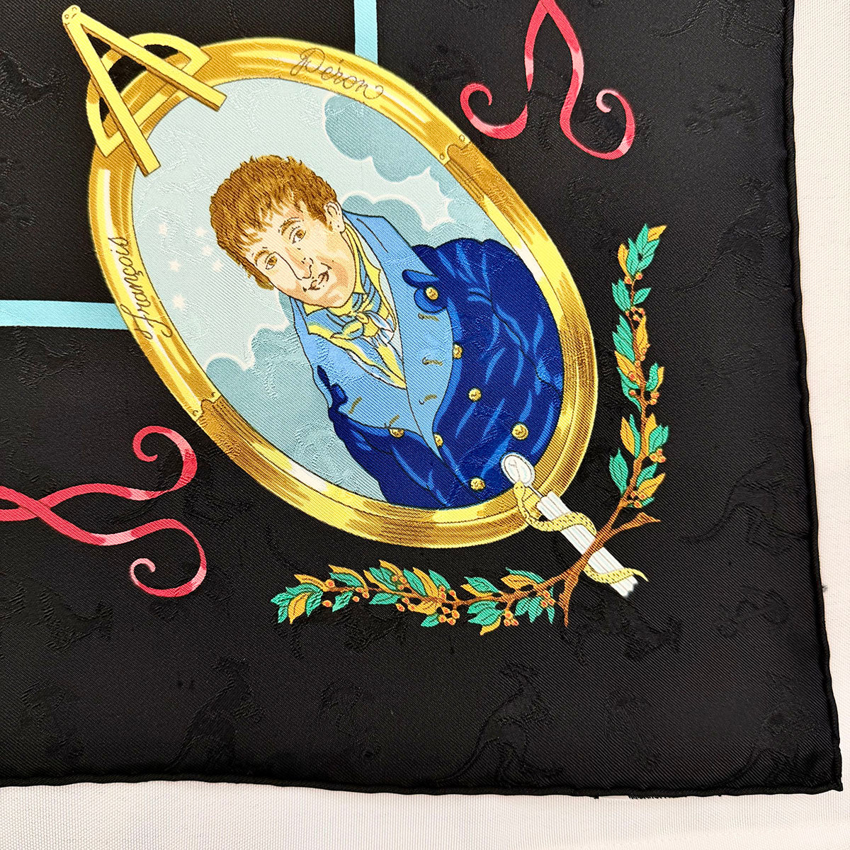 Hermes "Orbis Australis Dulces Exuviae" Scarf