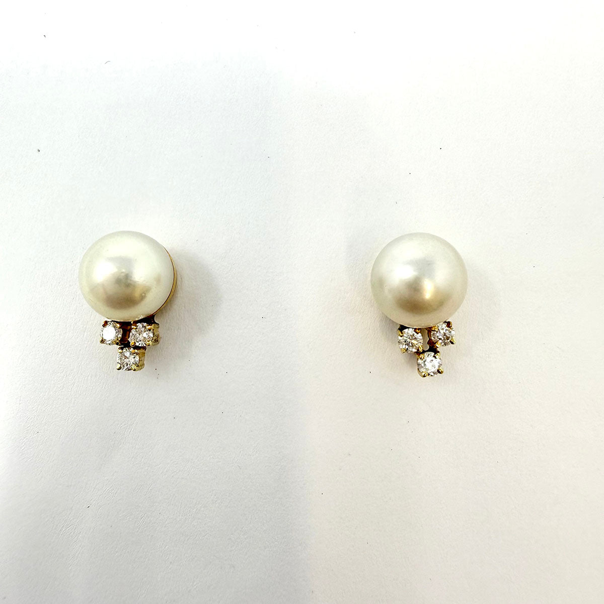 18K Gold Stud Earrings with Freshwater Pearl and 3 Diamonds