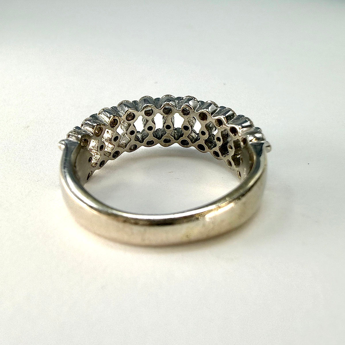 14K White Gold Ring with Diamond