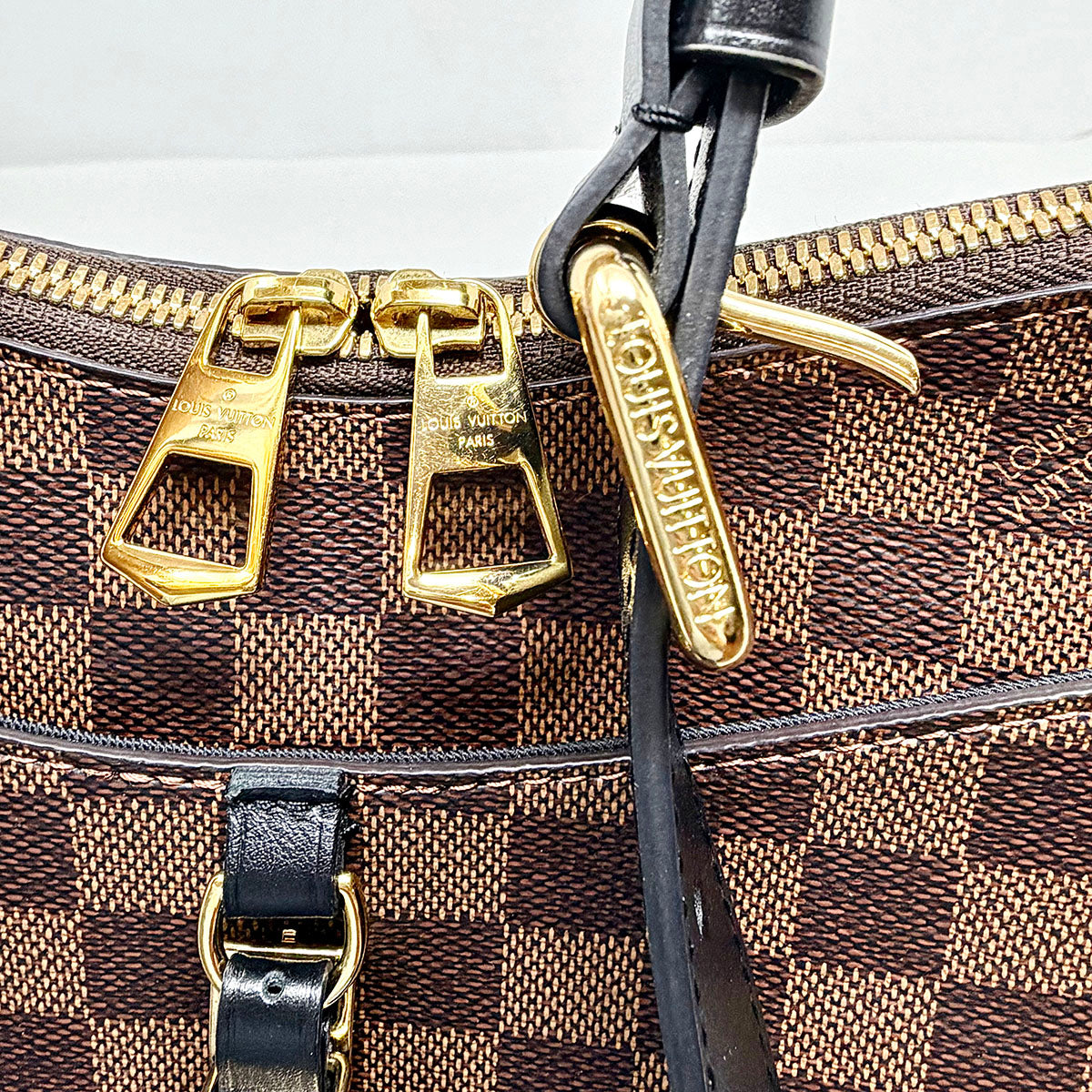 Louis Vuitton Messenger Bag