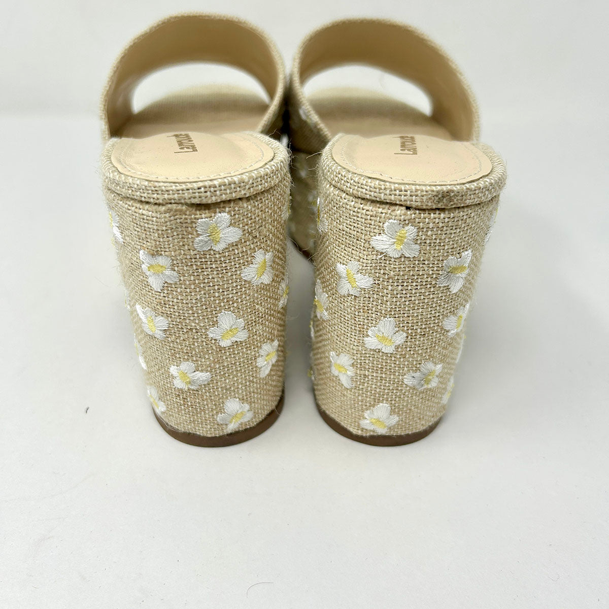 Larroude Slides