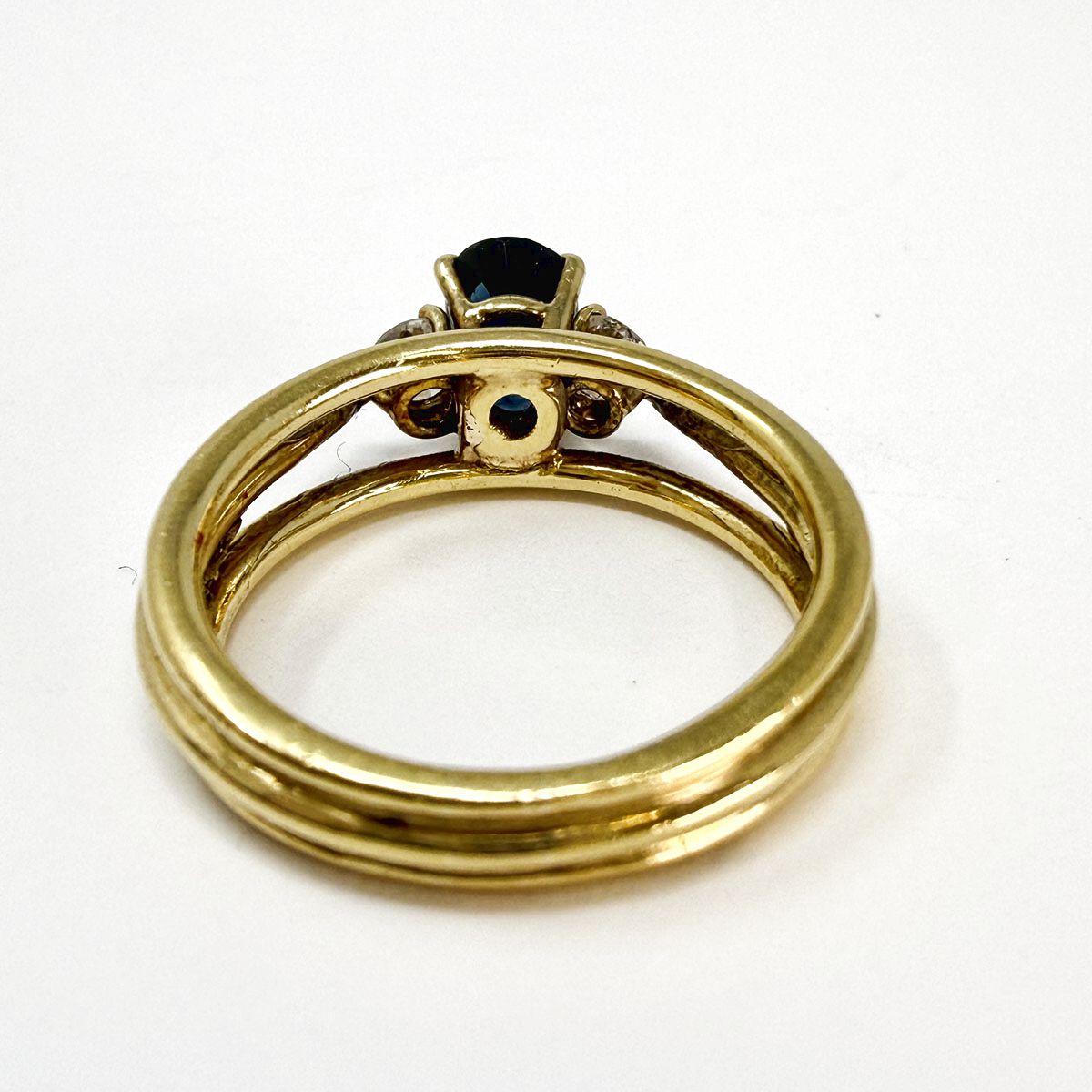 18K Gold Ring with Sapphire and Diamond
