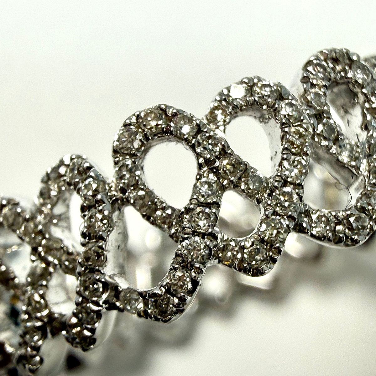 18K White Gold Diamond Ring with Repeat Heart Pattern