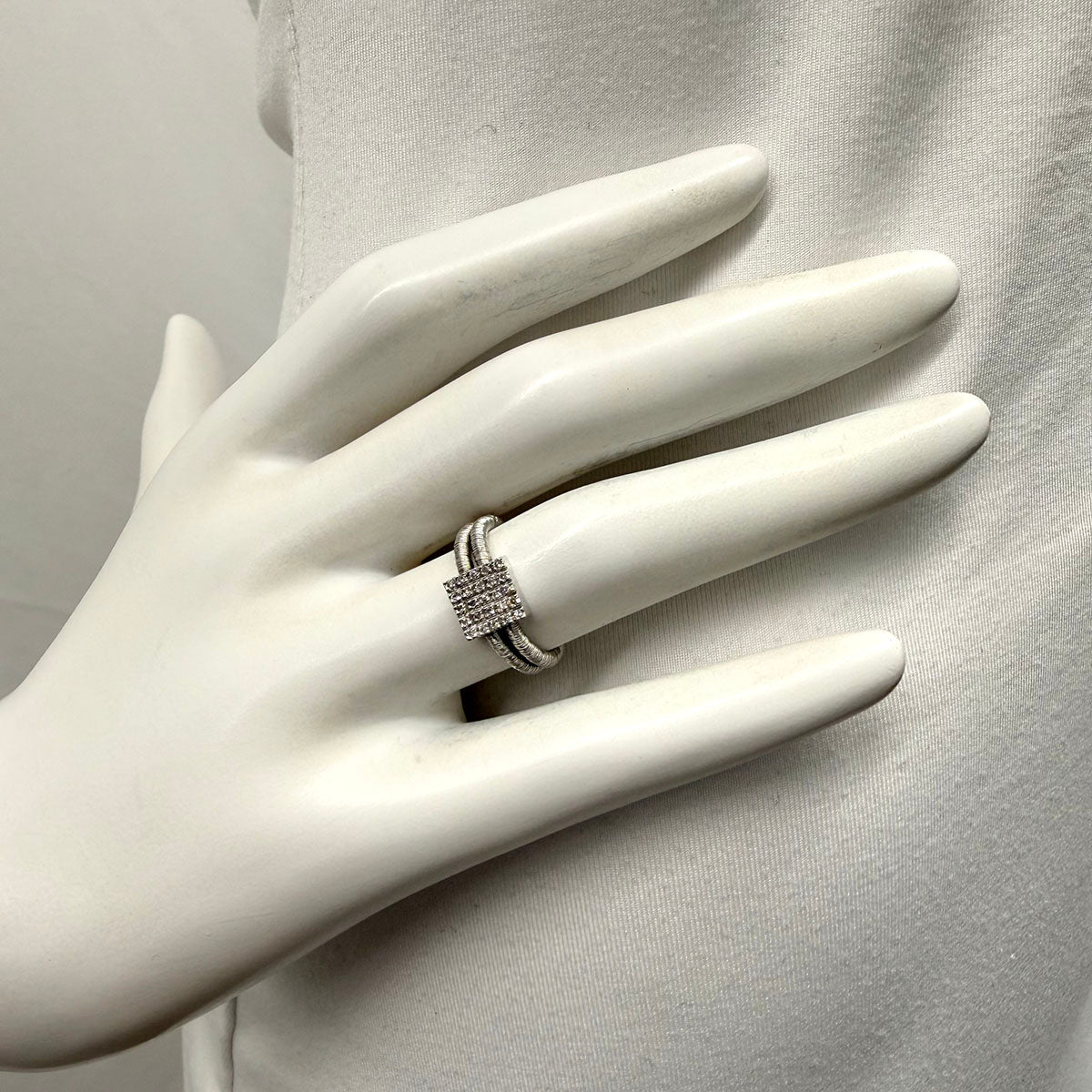 18K White Gold Elastic Ring with Diamond