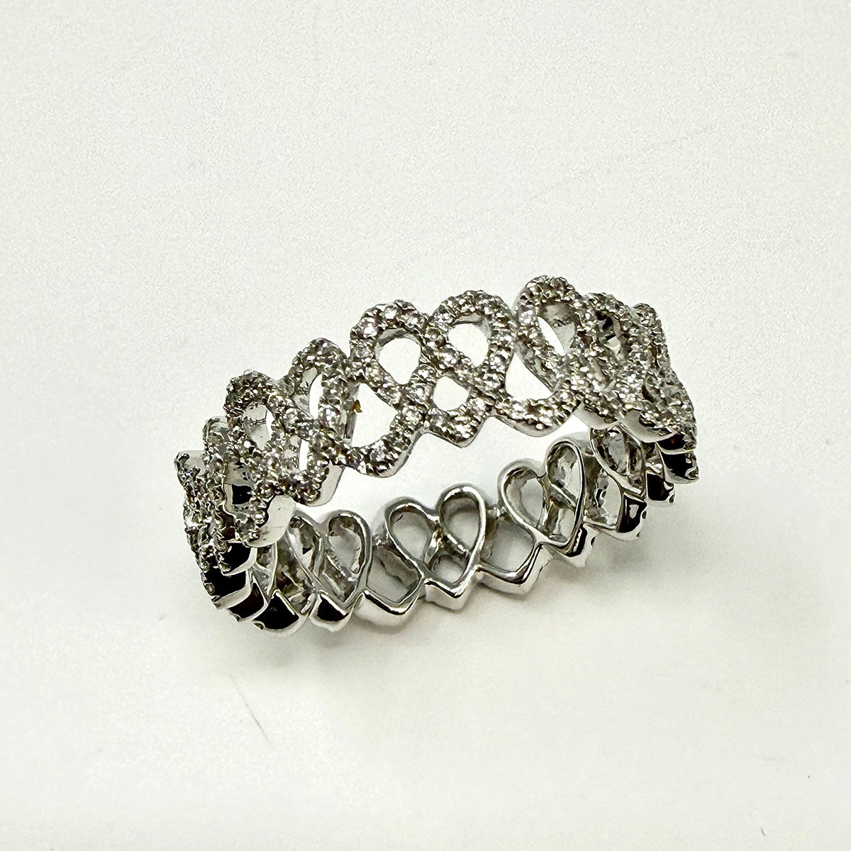 18K White Gold Diamond Ring with Repeat Heart Pattern