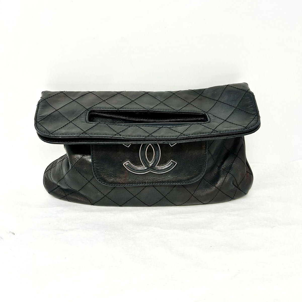 Chanel Hamptons CC Foldoverl Clutch