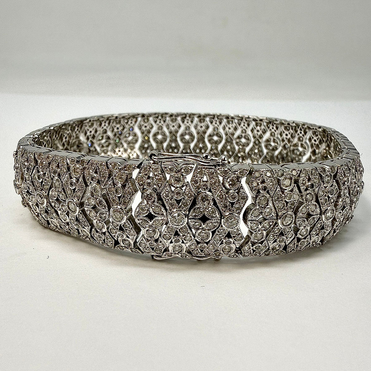 18K White Gold Bracelet  with Diamonds