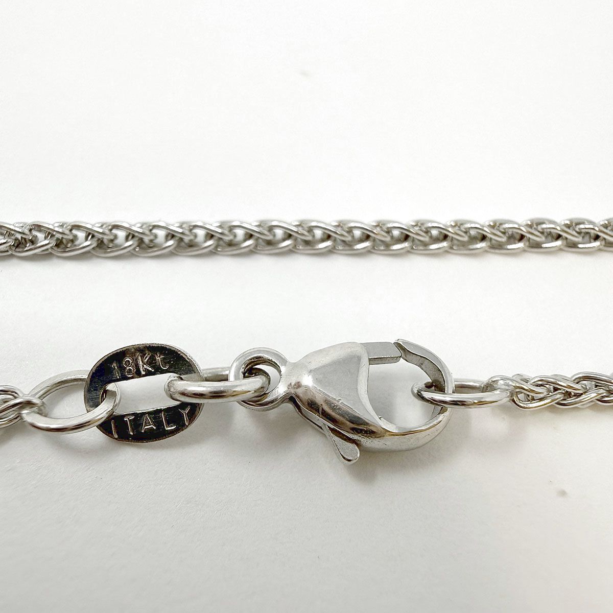 18K White Gold Diamond Heart Pendant Necklace