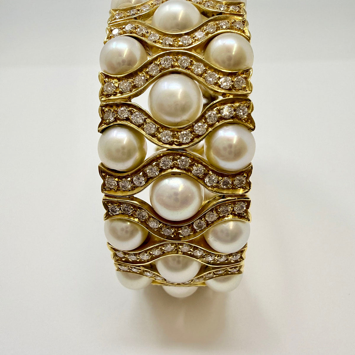 Hasbani 18K Gold Bracelet with Diamonds and Pearls