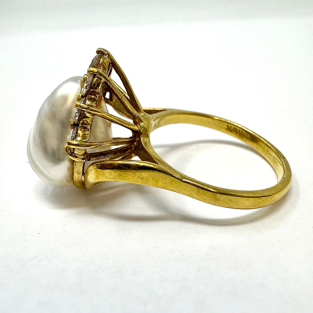 18K Gold Ring with Baroque Pearl and 6 Diamonds