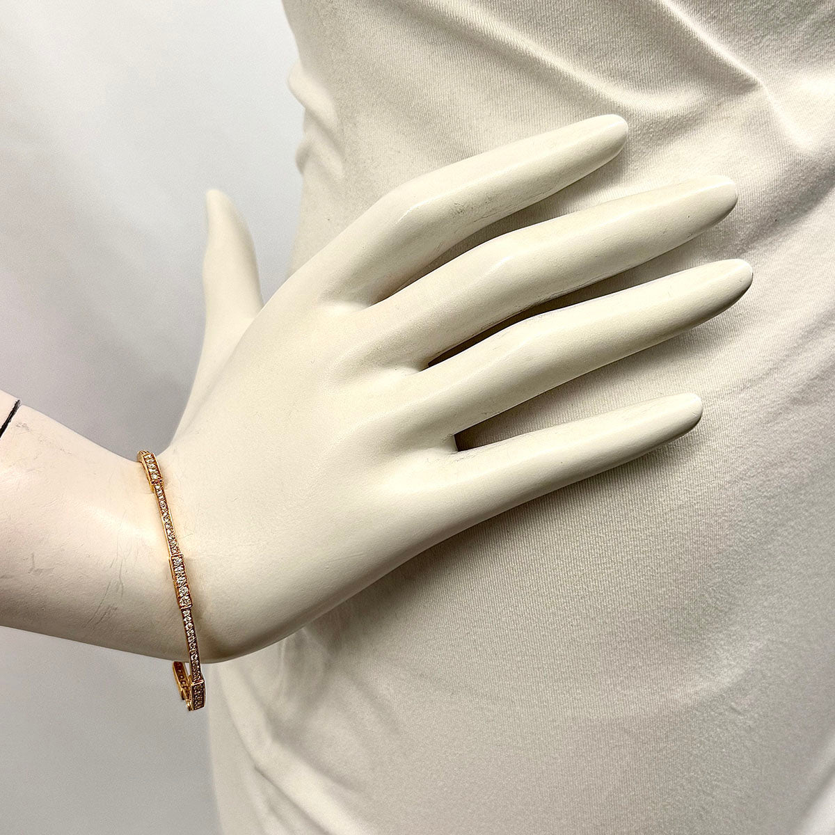 18K Rose Gold Hinged Bracelet with Diamond