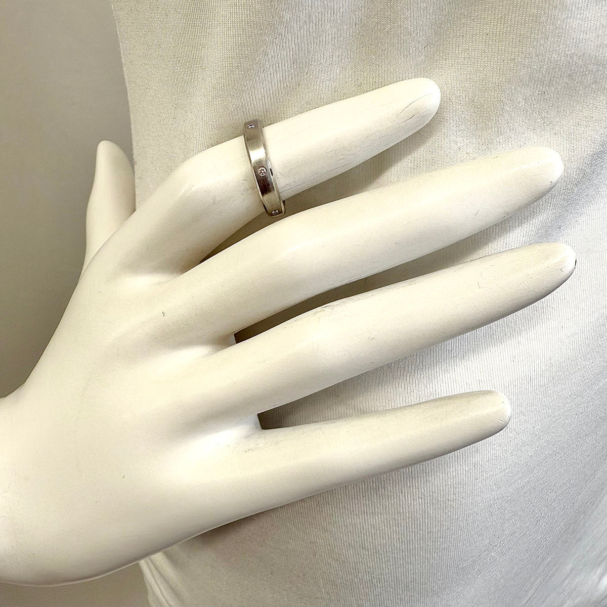 Platinum Satin Finished Ring with 6 Diamonds