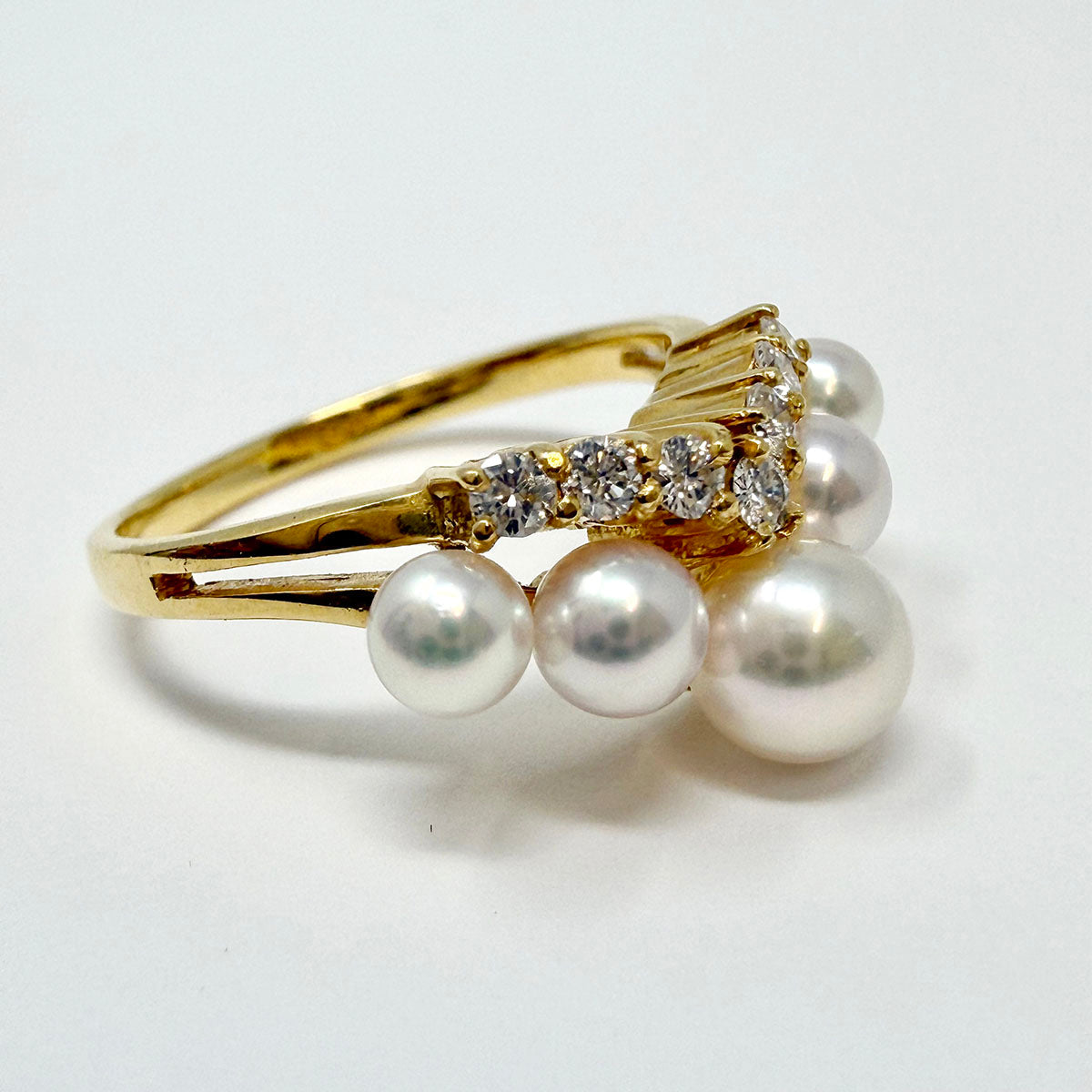 18K Gold Ring with Diamond and Pearl