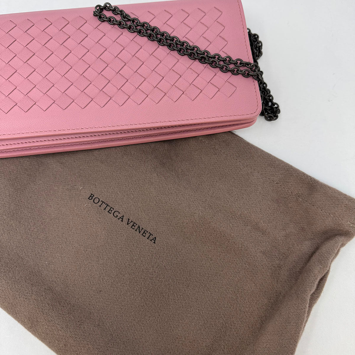 Bottega Veneta Intrecciato Wallet on the Chain