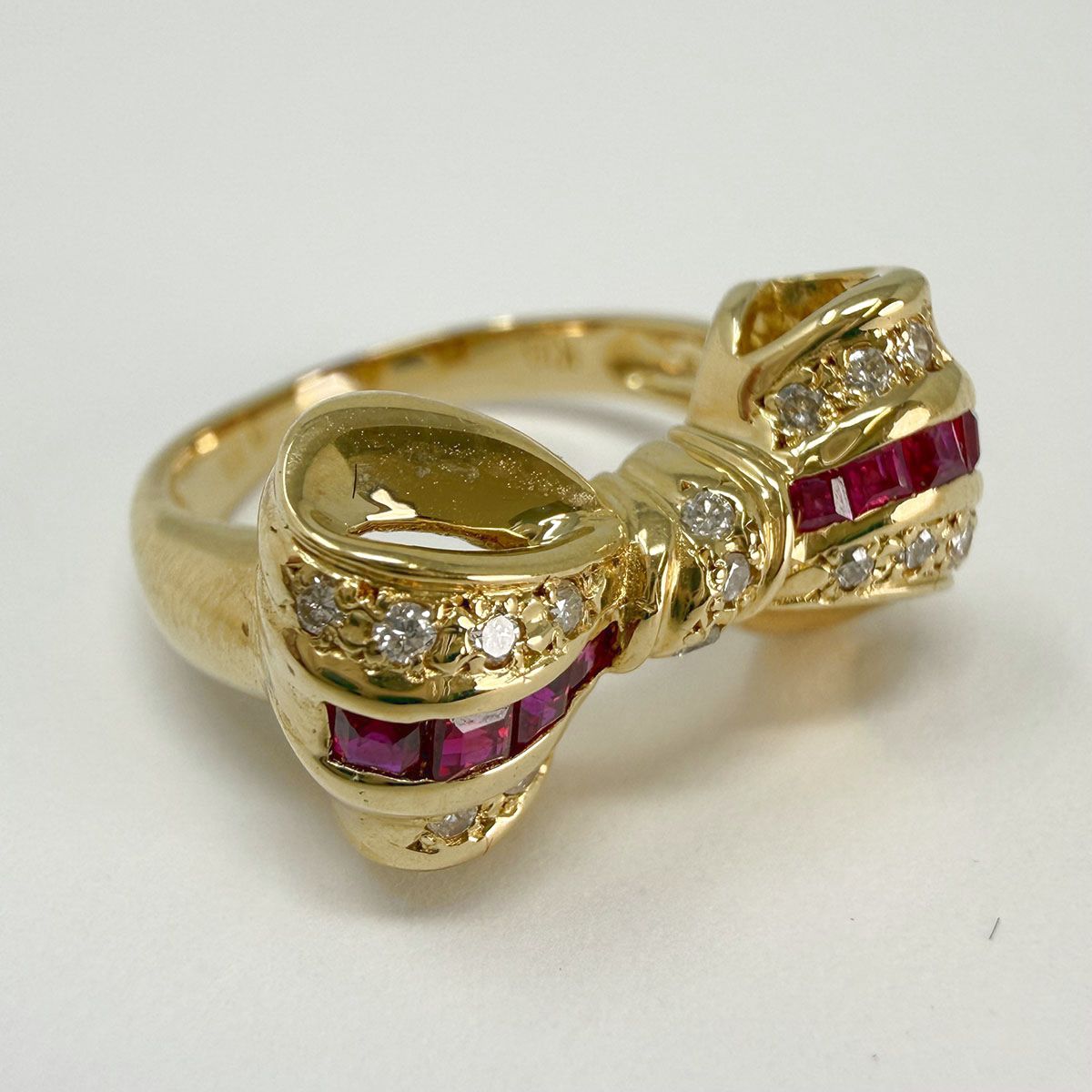 18K Gold Bow Ring with Diamond and Ruby