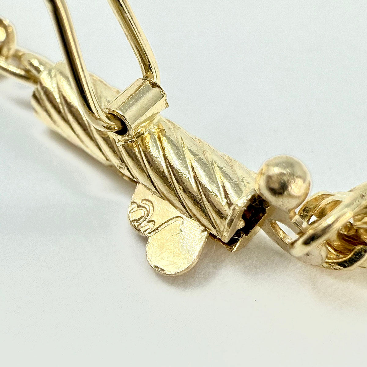 18K Gold Twisted Necklace with Bezel Set Diamond Pendant