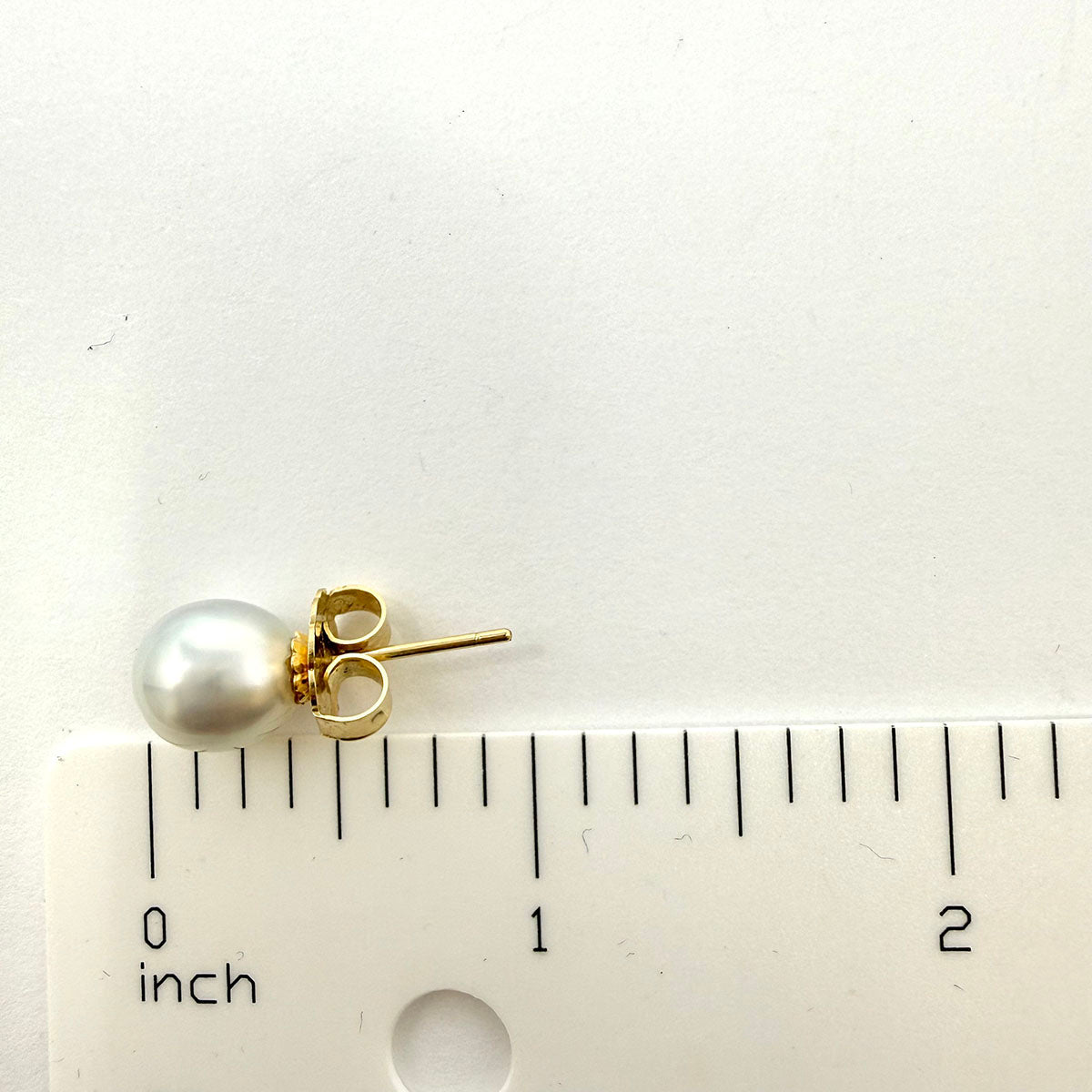 14K Gold Stud Earrings with Freshwater Pearl