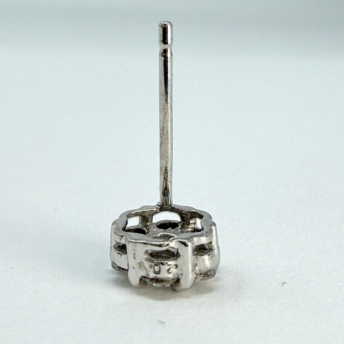 18K White Gold Diamond Stud Earrings