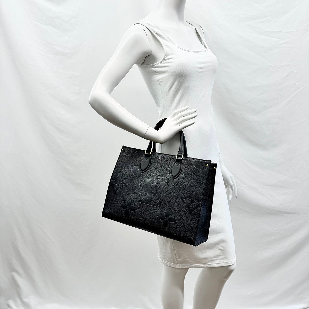 Louis Vuitton Monogram Giant OnTheGo Tote
