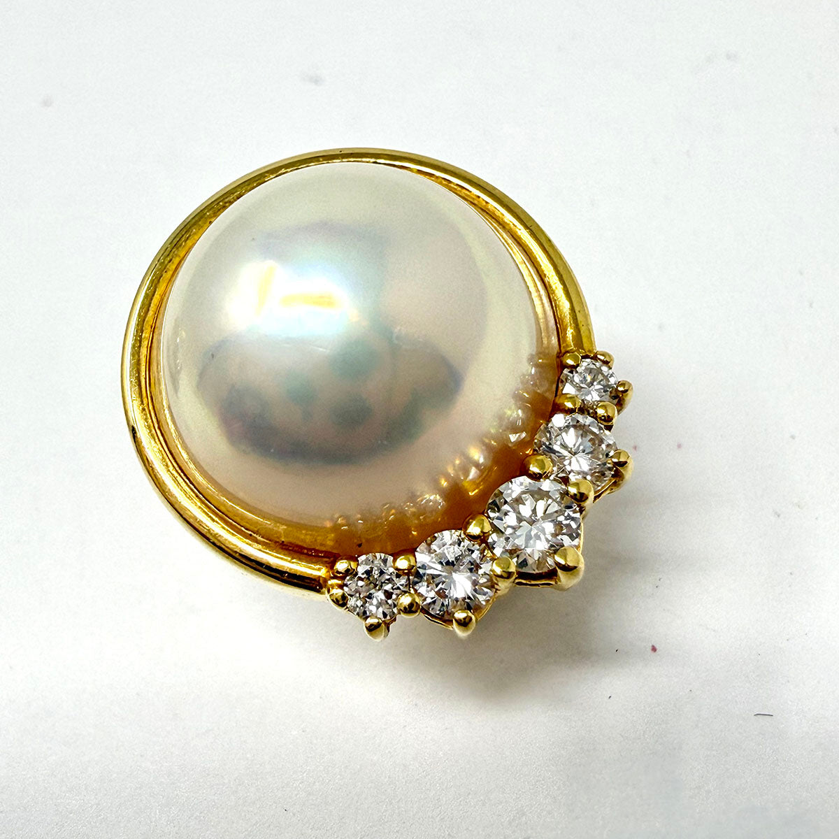 18K Gold Stud Earrings with Mabe Pearl and 10 Diamonds