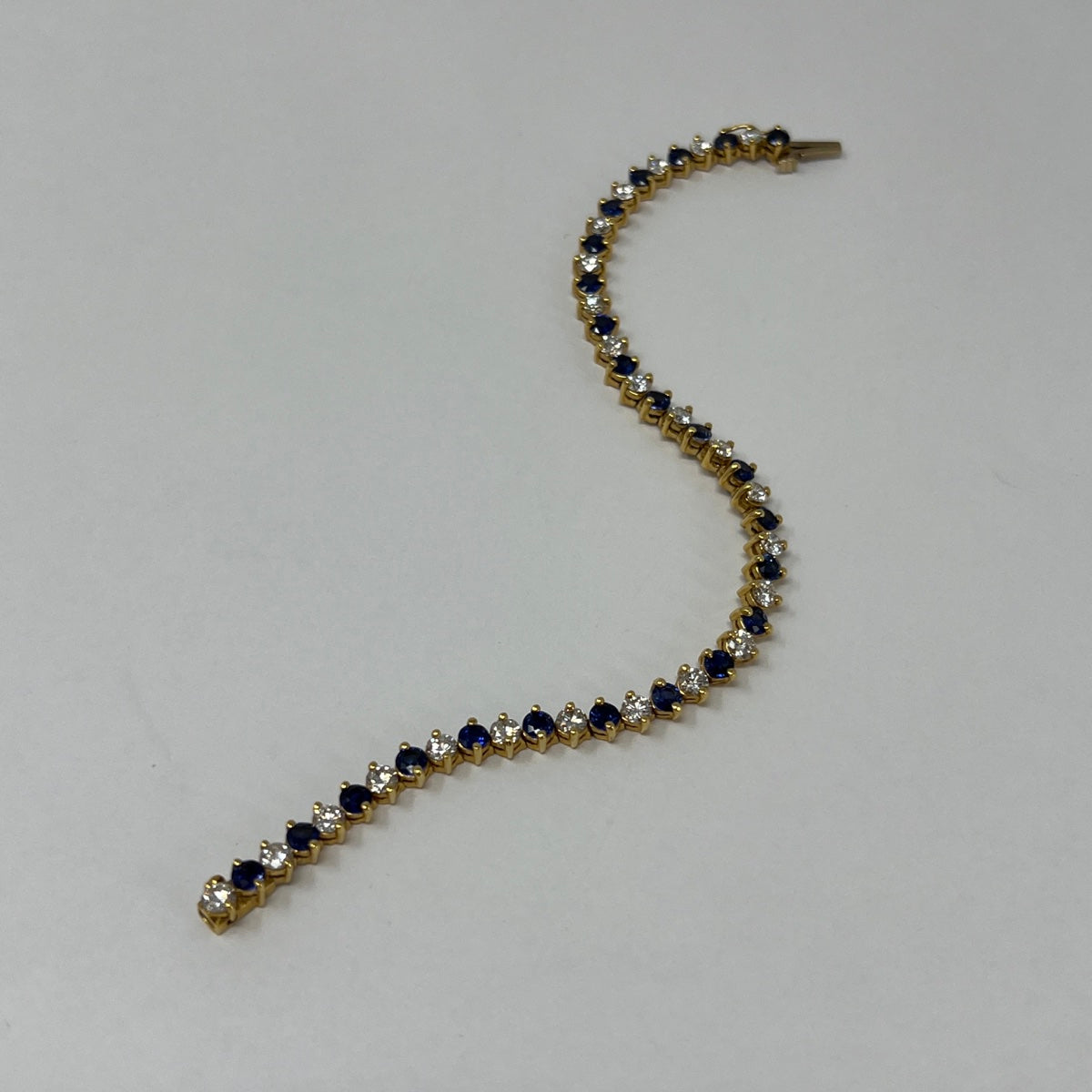 18K Gold Bracelet with Diamond and Sapphire
