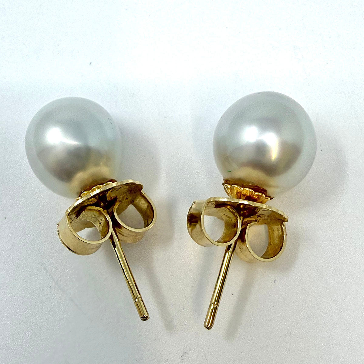 14K Gold Stud Earrings with Freshwater Pearl