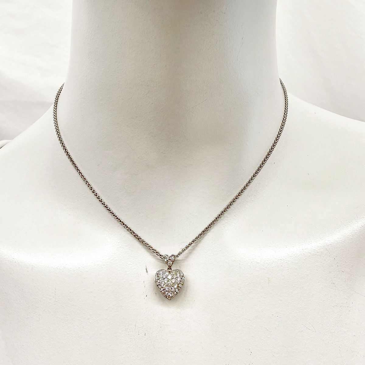 18K White Gold Diamond Heart Pendant Necklace