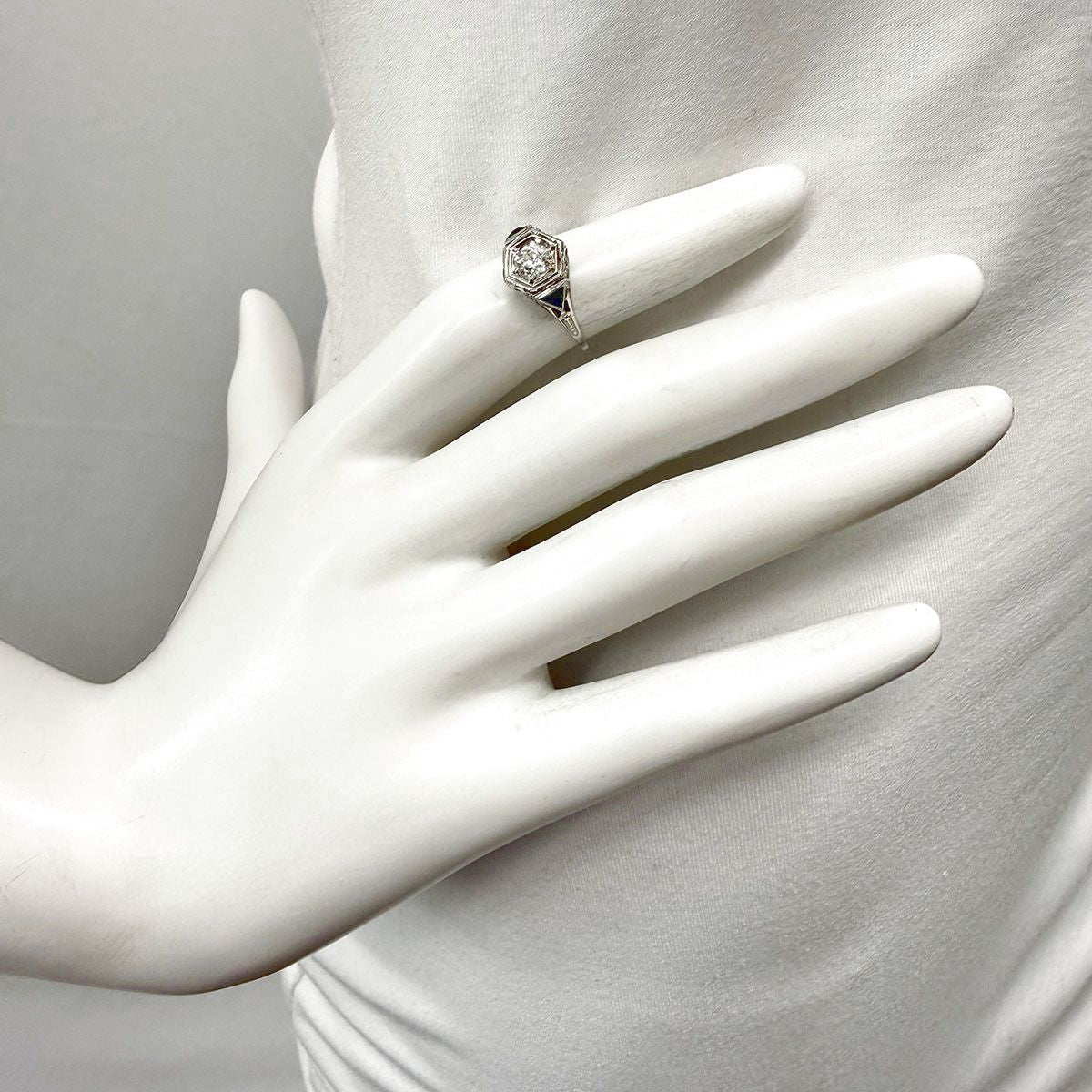 Antique 18K White Gold Ring with 0.5ct Diamond and 2 Sapphires