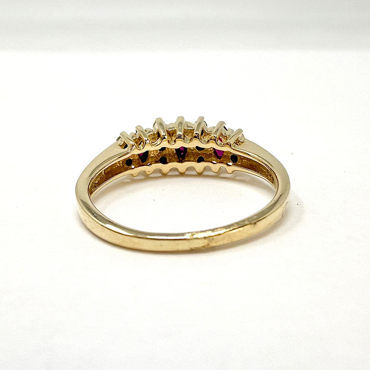18K Gold Ring with Ruby and Diamond
