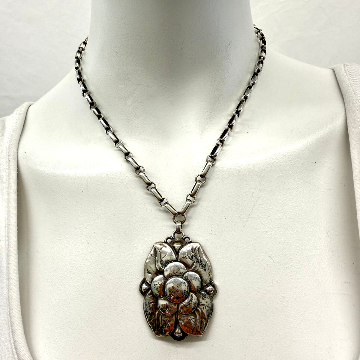 Floral Pendant Necklace