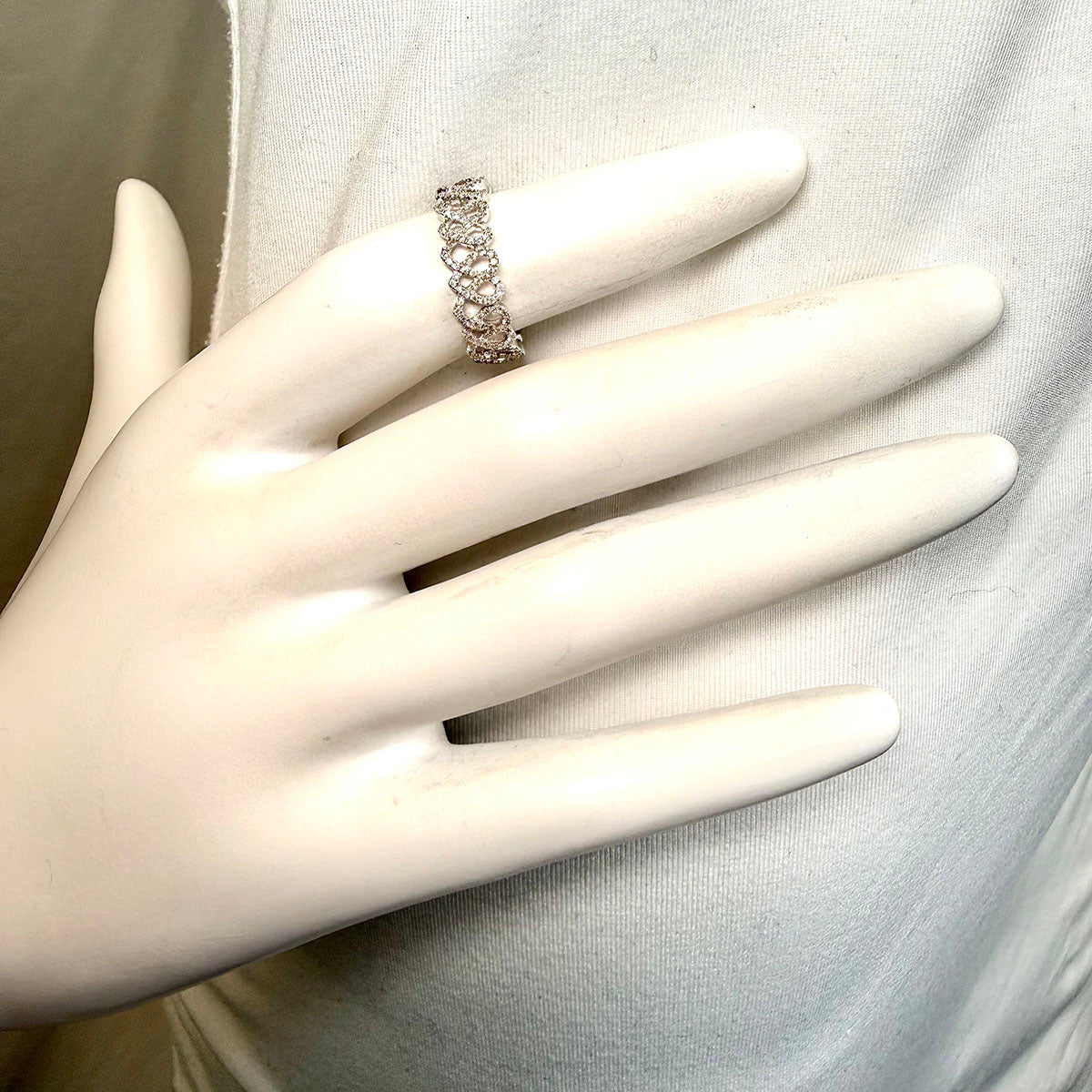 18K White Gold Diamond Ring with Repeat Heart Pattern