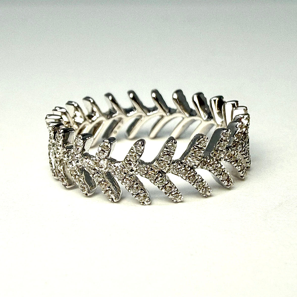 18K White Gold Diamond Band