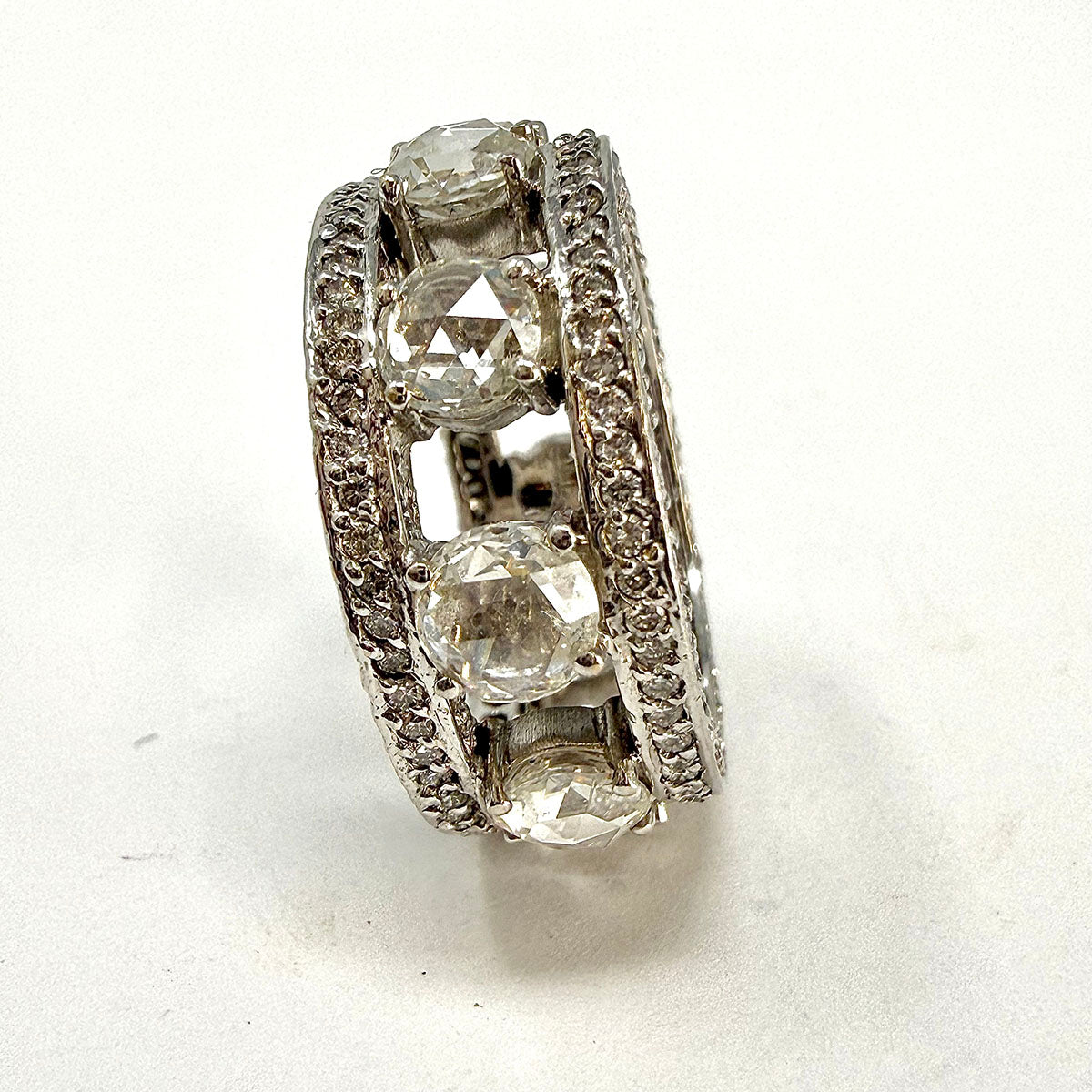 18K White Gold Ring with 9 Rose Cut Diamonds and 270 Full Cut Diamonds