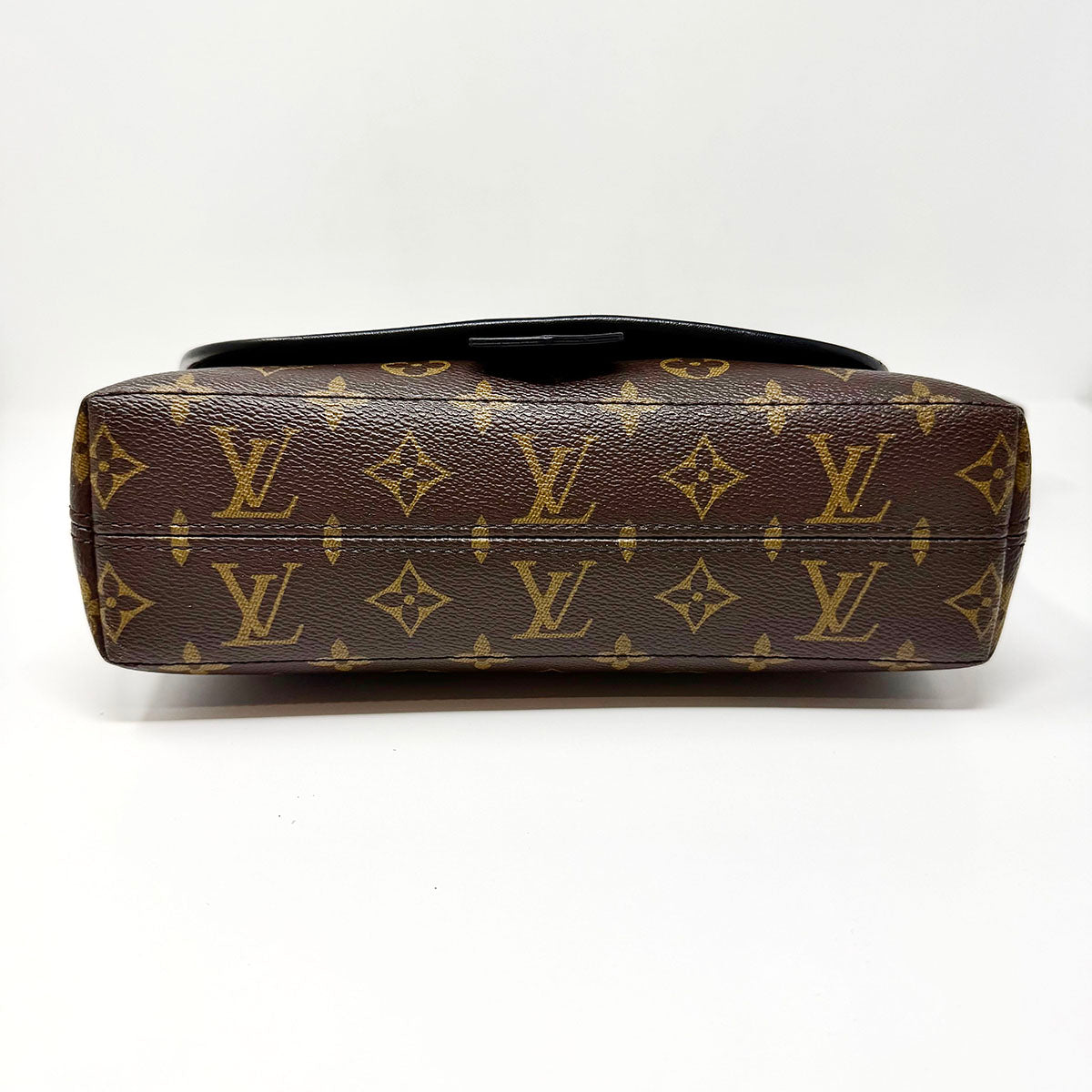 Louis Vuitton Messenger Bag