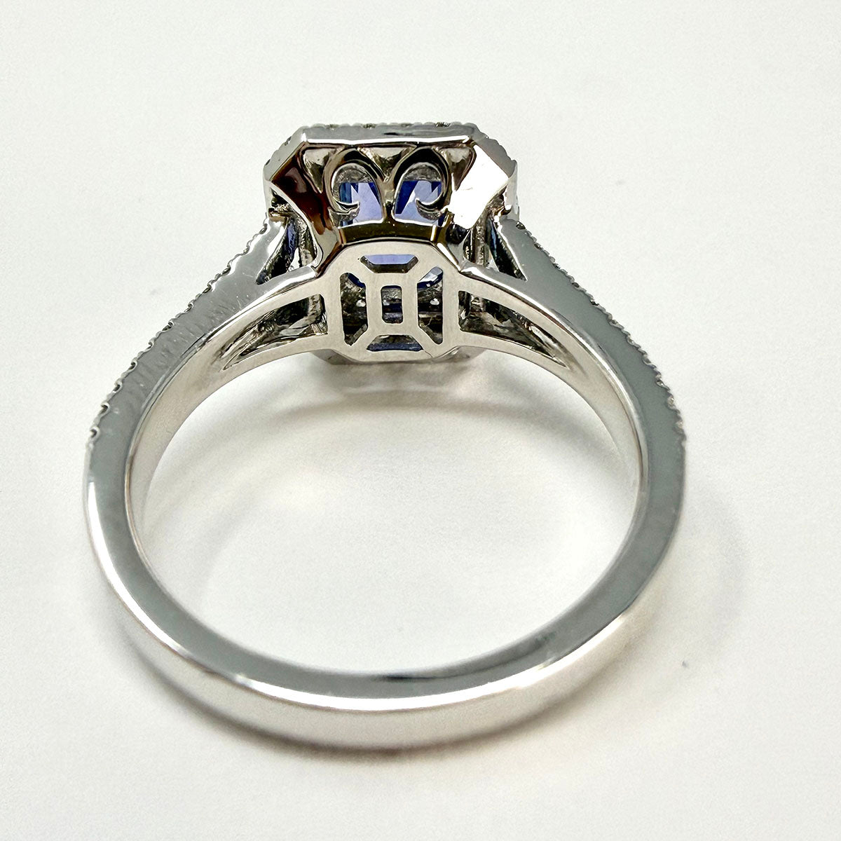 14K White Gold Ring with Tanzanite and Diamonds