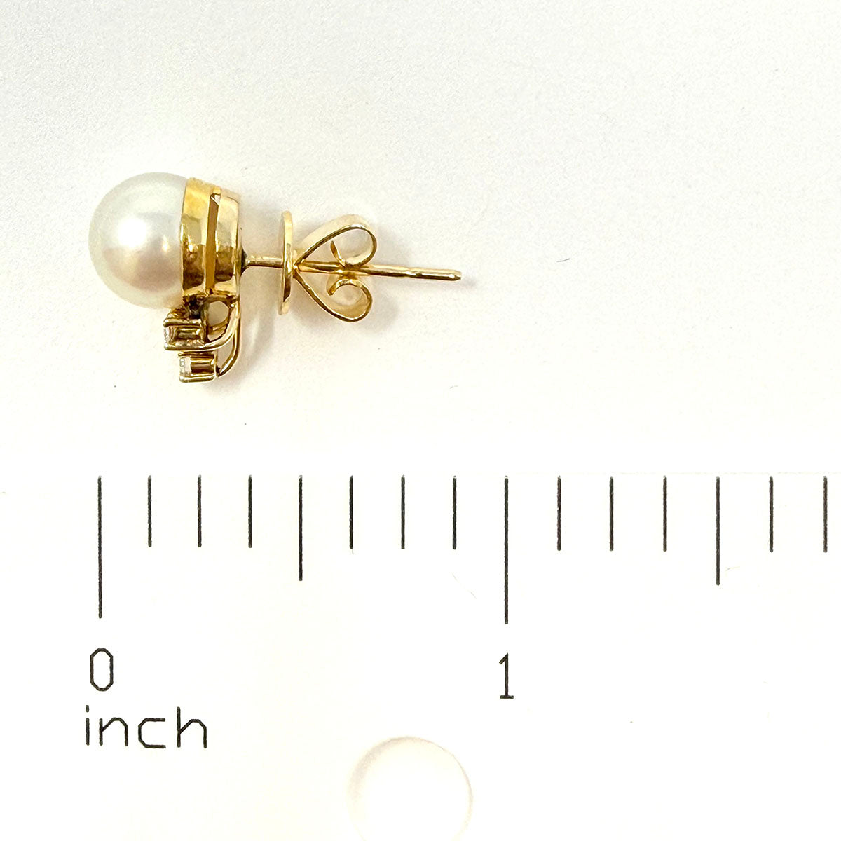 18K Gold Stud Earrings with Freshwater Pearl and 3 Diamonds