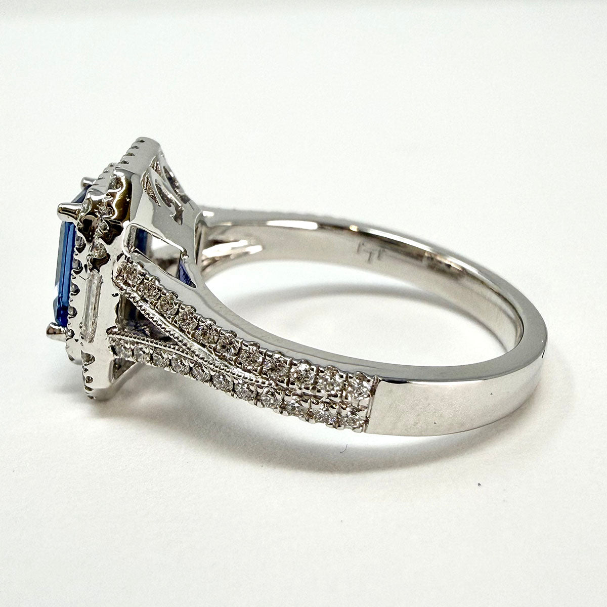 14K White Gold Ring with Tanzanite and Diamonds