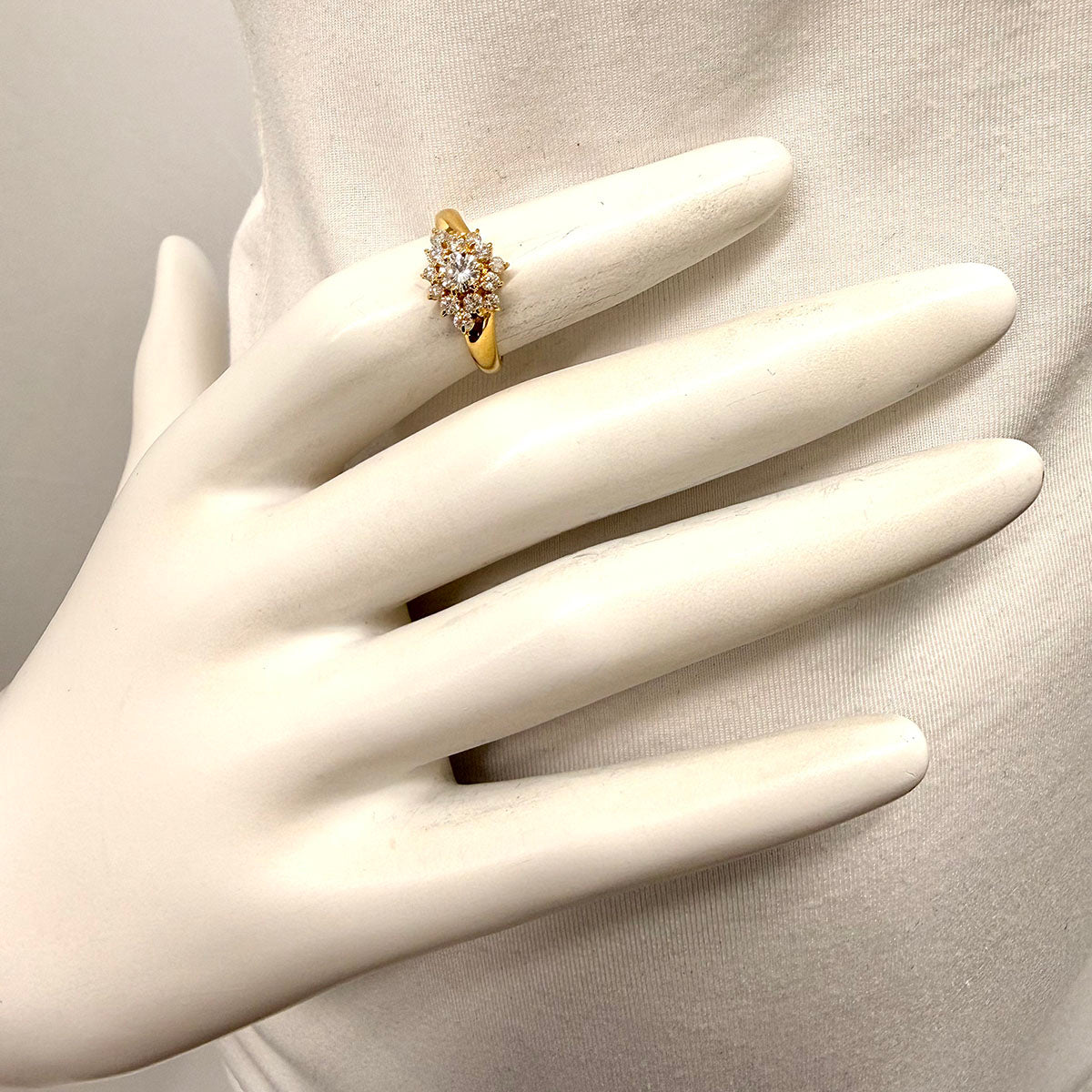 18K Gold Diamond Flower Ring