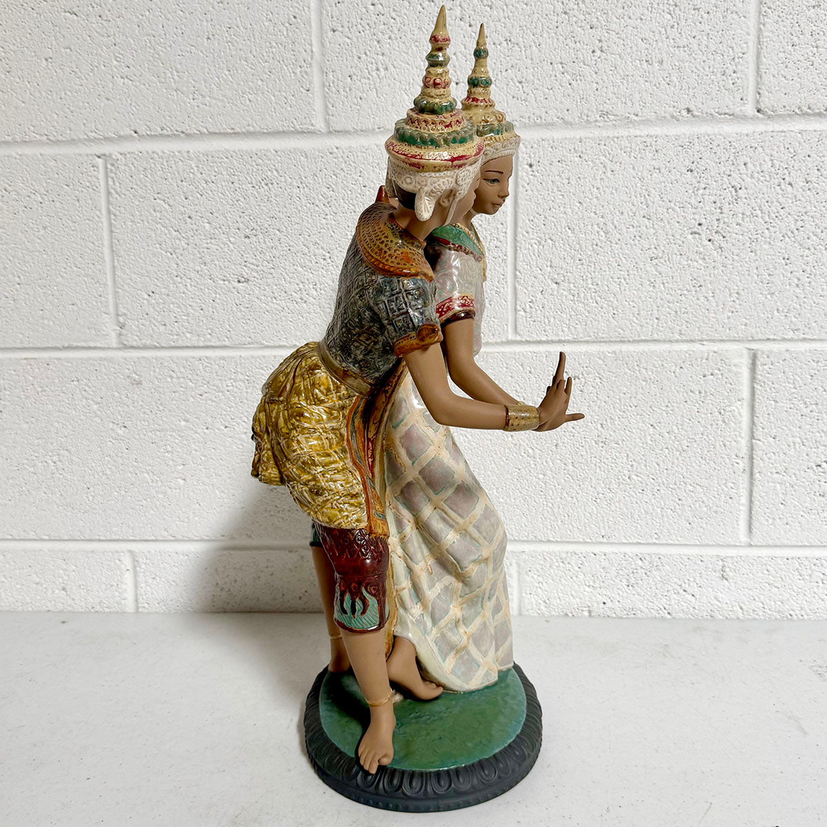 "Thai Couple" (3 fingers missing)