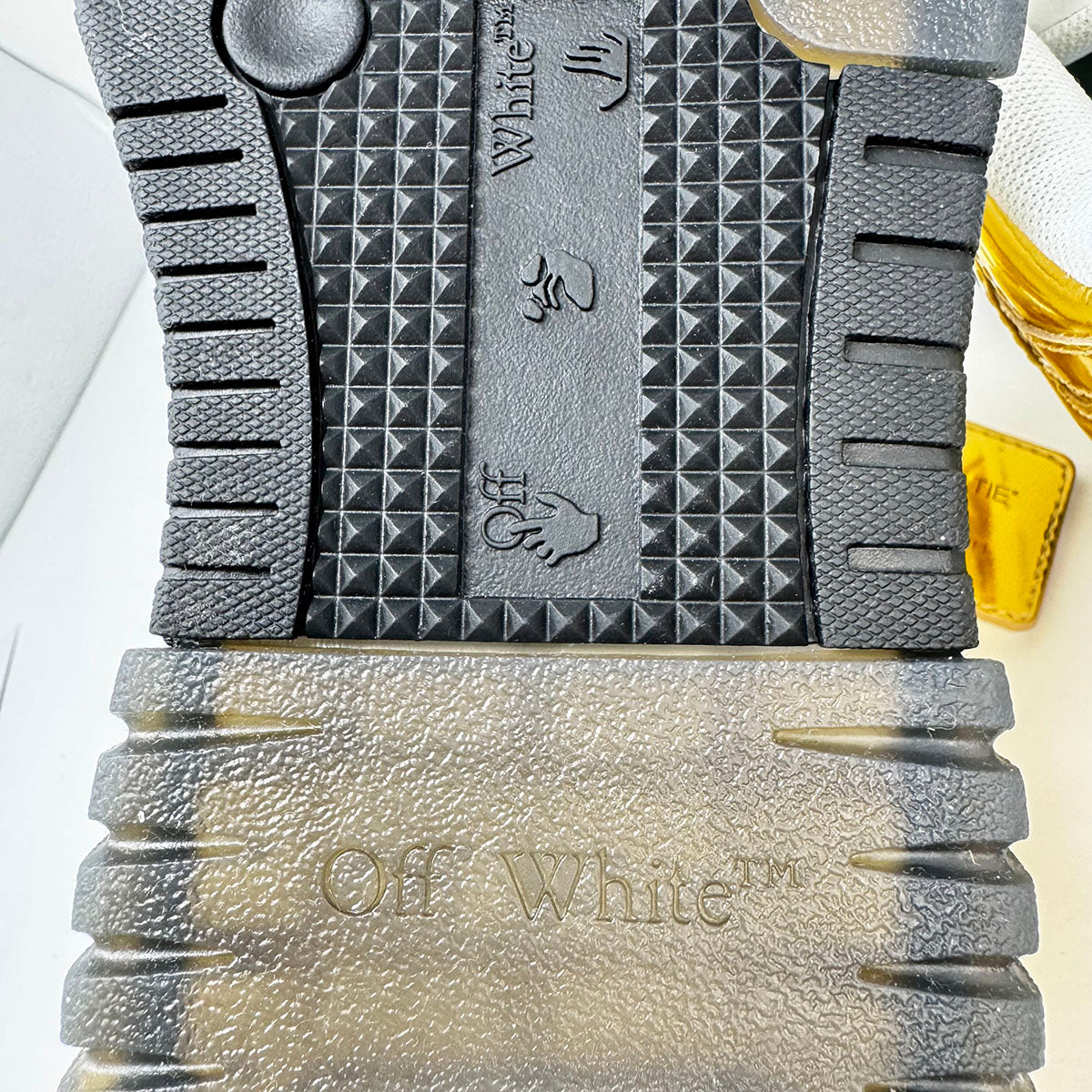 OFF-WHITE Sneakers