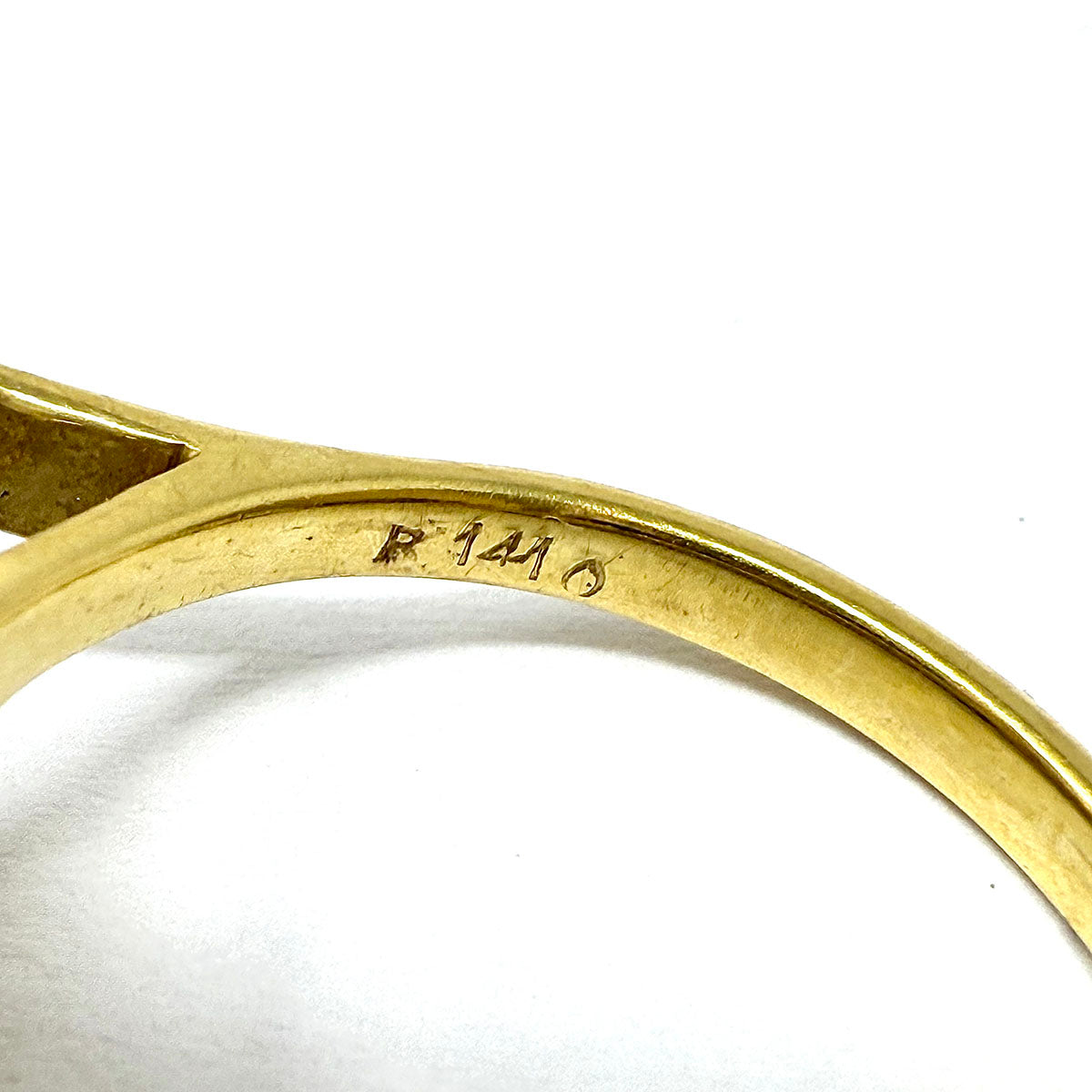 18K Gold Ring with Baroque Pearl and 6 Diamonds