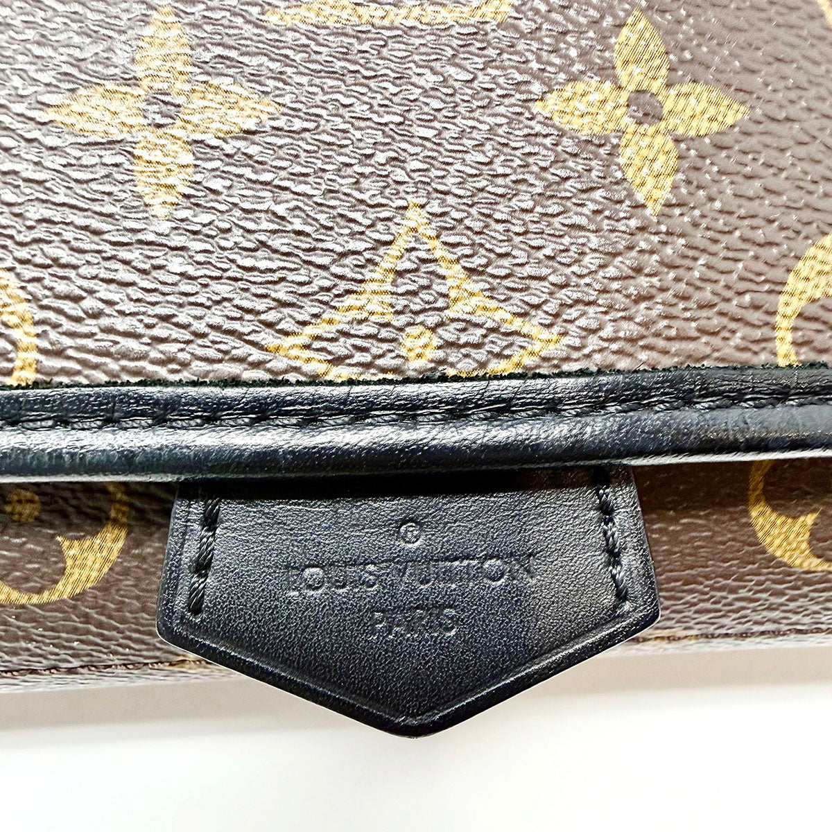 Louis Vuitton Messenger Bag